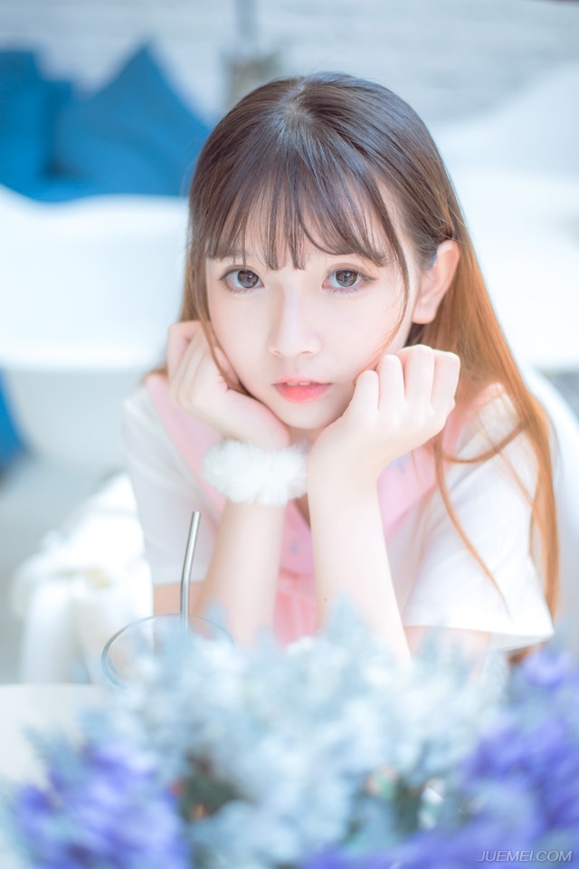 “大耳贼背信弃义！”夏侯惇得知消息之后，不禁怒骂起来，他们在虎牢关舍生忘死，刘备在那边不愠不火的打了半年，然后就这么拍拍屁股走人，让他们一家独自去面对关中的压力。